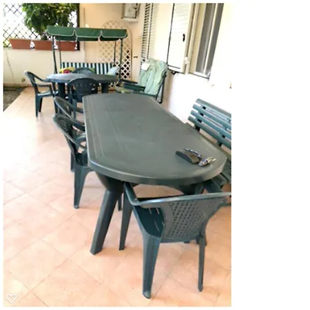 With 2 Bedrooms In With Enclosed Garden And Wifi 300 M From The Beach *