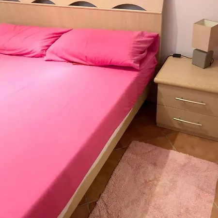 شقة With 2 Bedrooms In With Enclosed Garden And Wifi 300 M From The Beach *